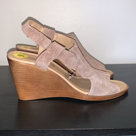 Sophia Milano Suede Wedge Heel Sandals. Size 9. Made in Italy. - Picture 2 of 11
